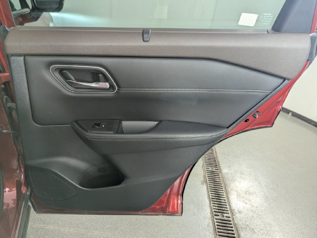 Used 2022 Nissan Rogue Platinum AWD/4WD image 18