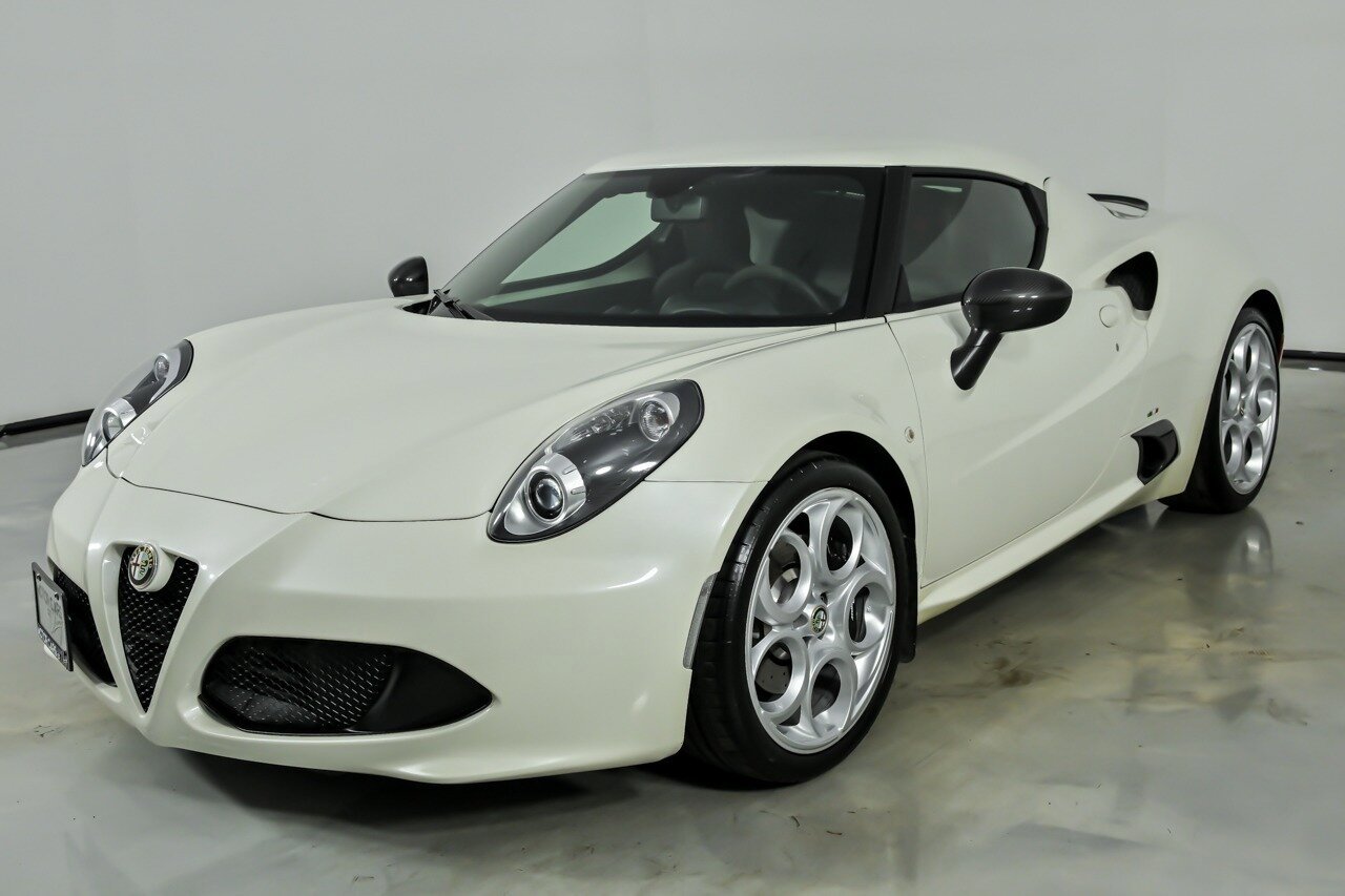 Used 2016 Alfa Romeo 4C Coupe w/ Coupe Track Package 1 RWD image 5