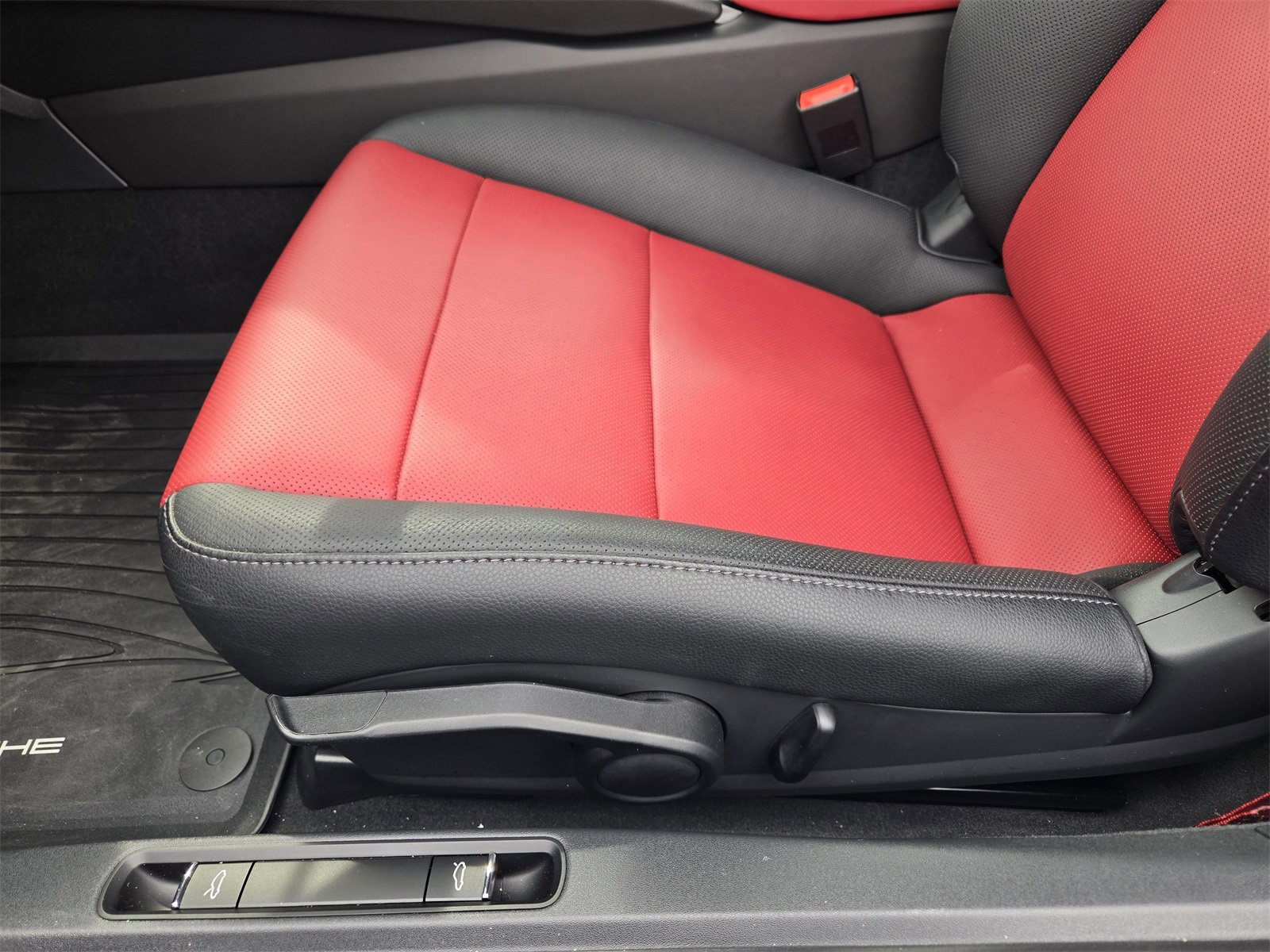 Used 2025 Porsche 718 Cayman image 22