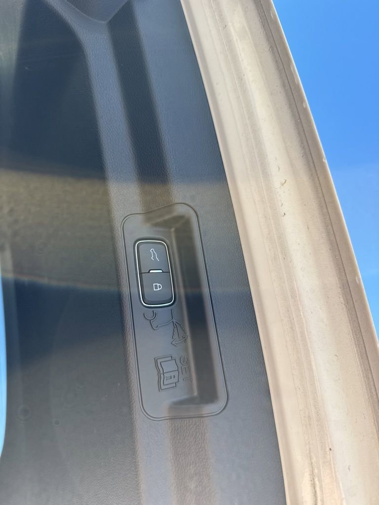 Used 2024 Ford Explorer XLT w/ Equipment Group 202A image 8