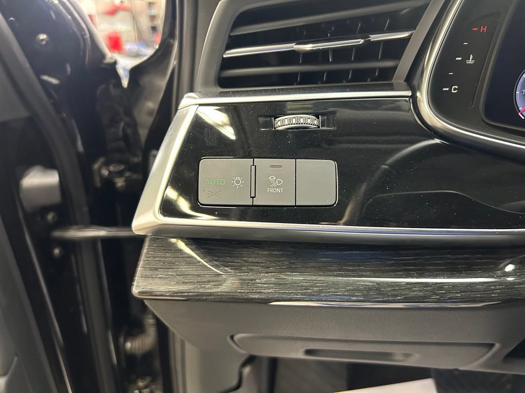 Used 2020 Audi Q7 3.0T Premium Plus w/ Premium Plus Package AWD/4WD image 21