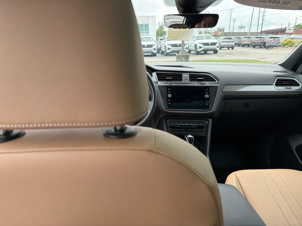 Certified 2023 Volkswagen Tiguan SE w/ Panoramic Sunroof Package FWD image 24