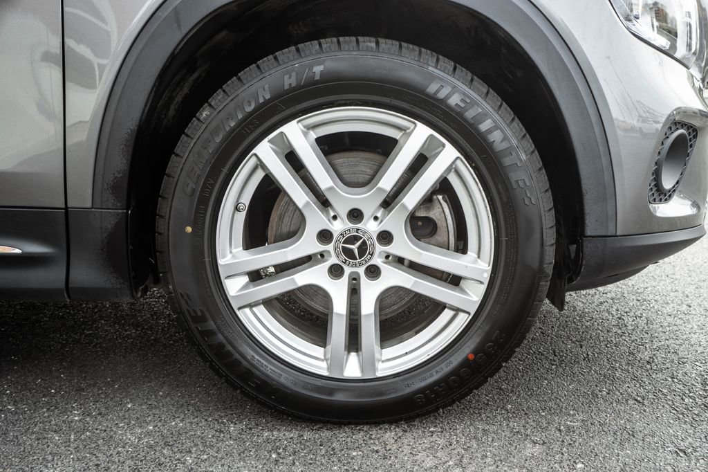 Used 2022 Mercedes-Benz GLB 250 4MATIC w/ Premium Package Lite image 4