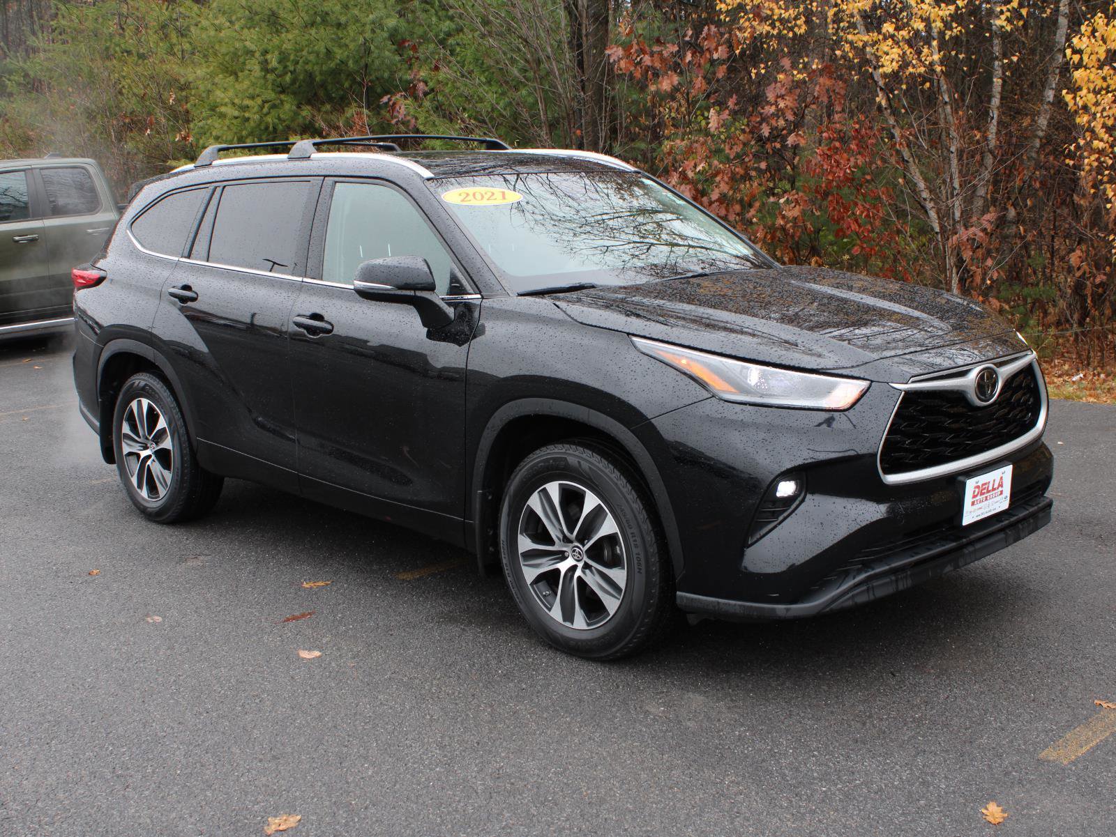 Certified 2021 Toyota Highlander XLE image 3