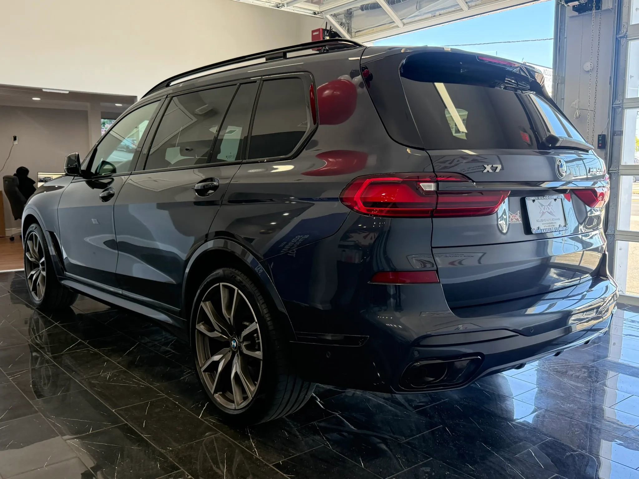 Used 2020 BMW X7 M50i w/ Dynamic Handling Package AWD/4WD image 4