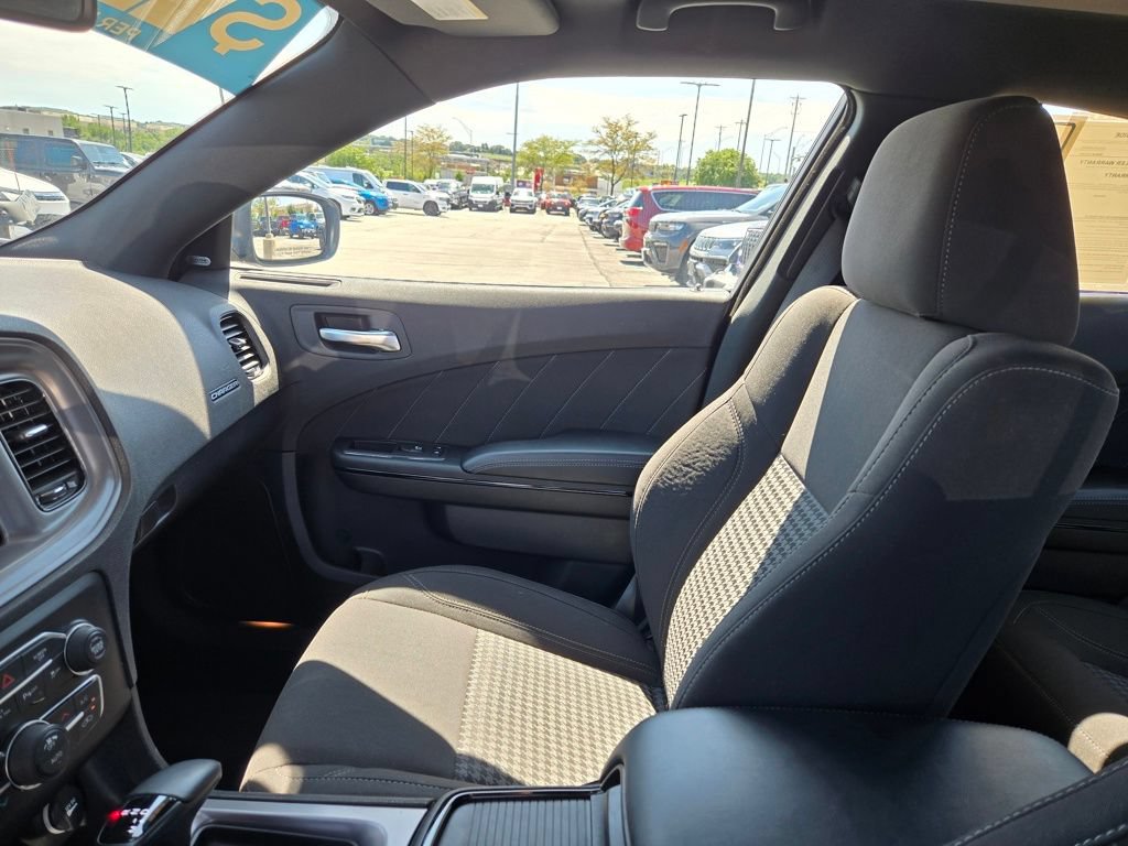 Used 2023 Dodge Charger SXT w/ Blacktop Package AWD/4WD image 27