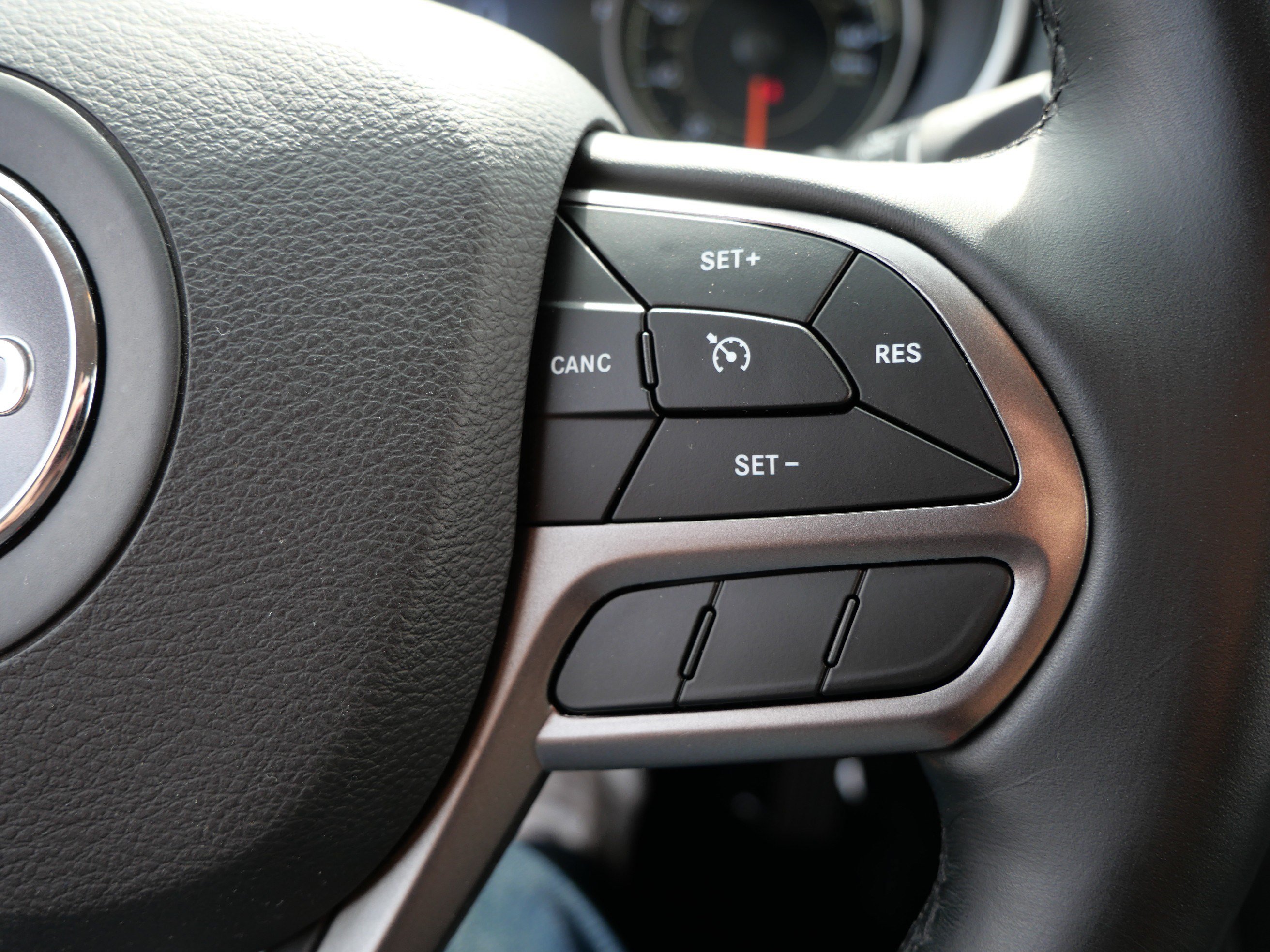 Used 2020 Jeep Cherokee Limited AWD/4WD image 29