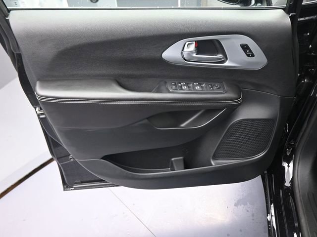 New 2026 Chrysler Pacifica Limited image 41