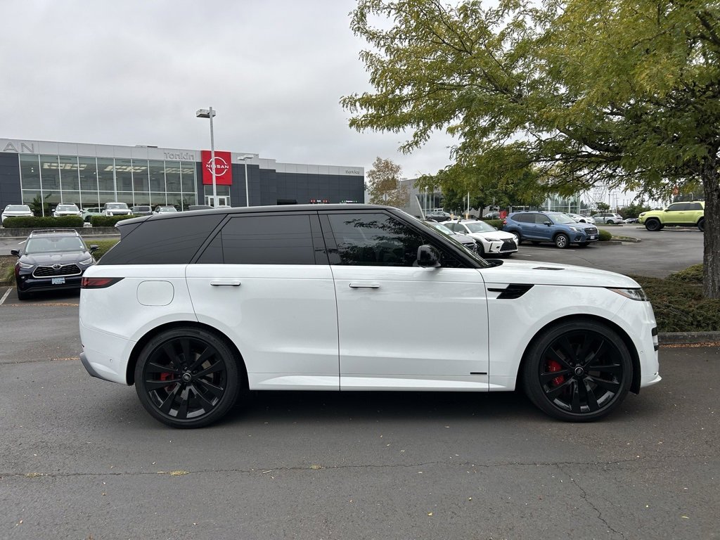 Used 2025 Land Rover Range Rover Sport Autobiography image 4