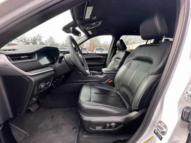 Used 2025 Jeep Grand Cherokee L Limited image 21