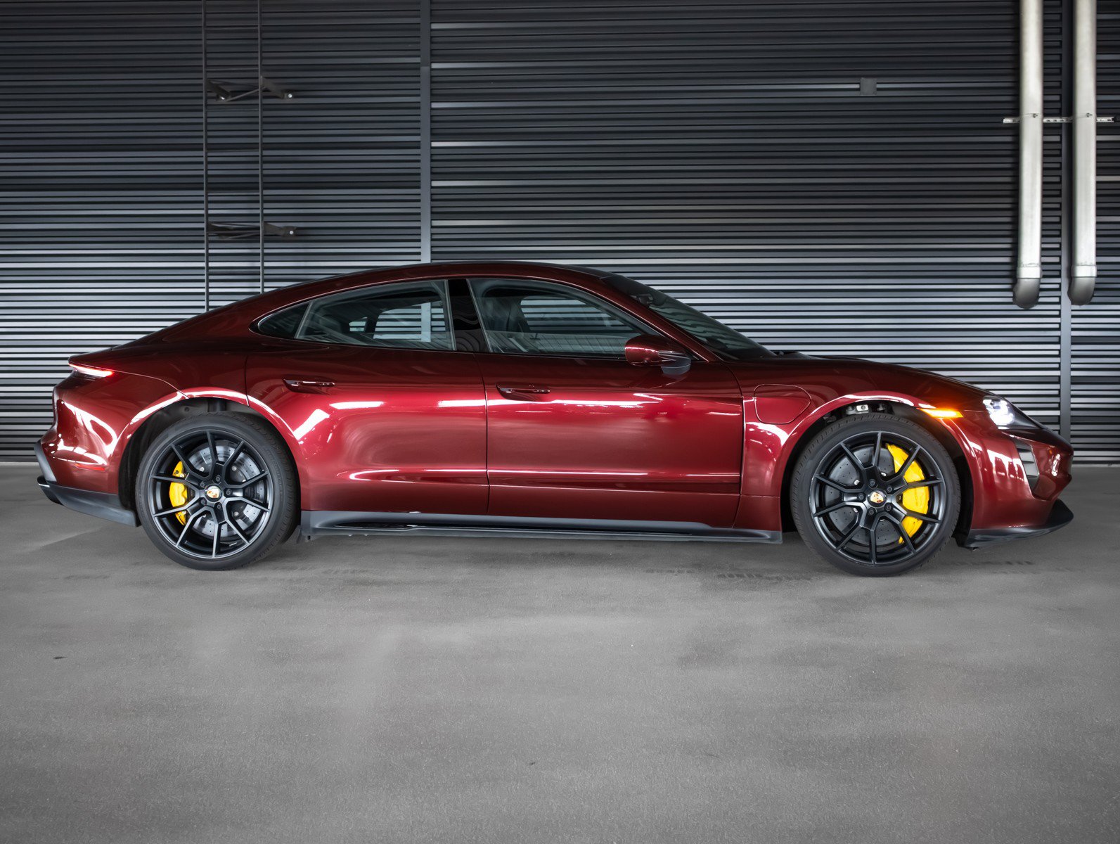 Used 2022 Porsche Taycan GTS AWD/4WD image 11