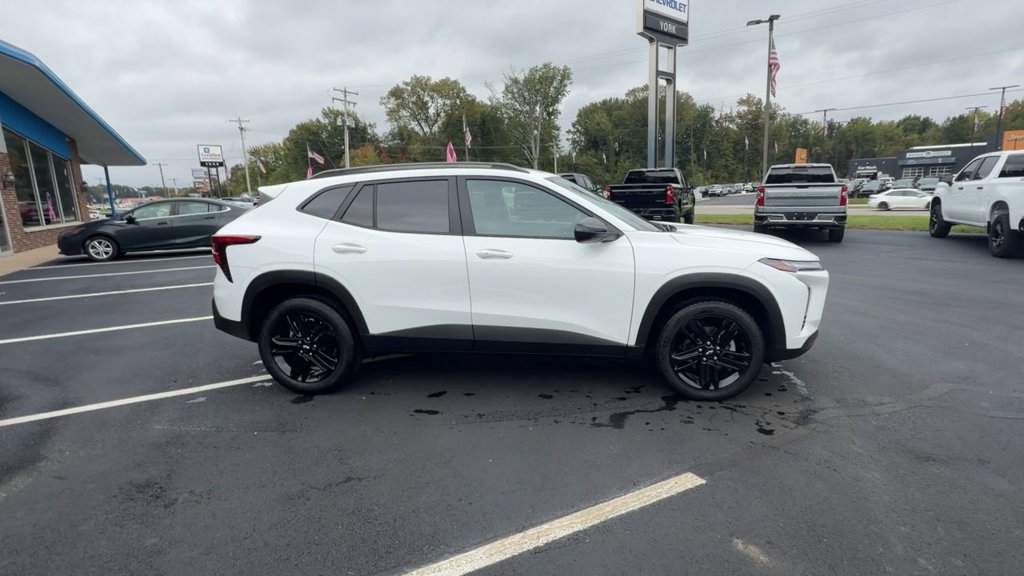Used 2025 Chevrolet Trax ACTIV FWD image 9