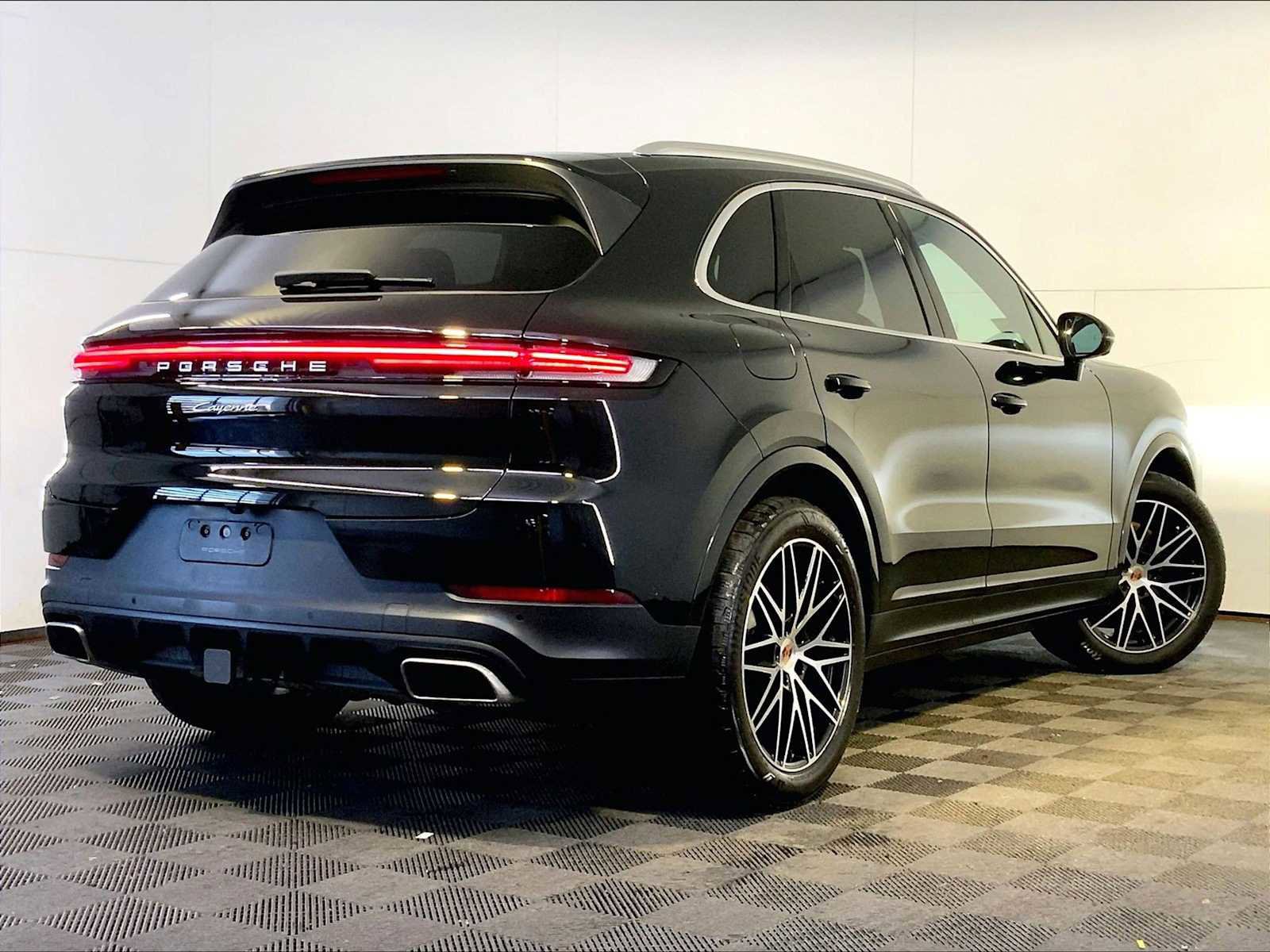 Certified 2025 Porsche Cayenne image 7