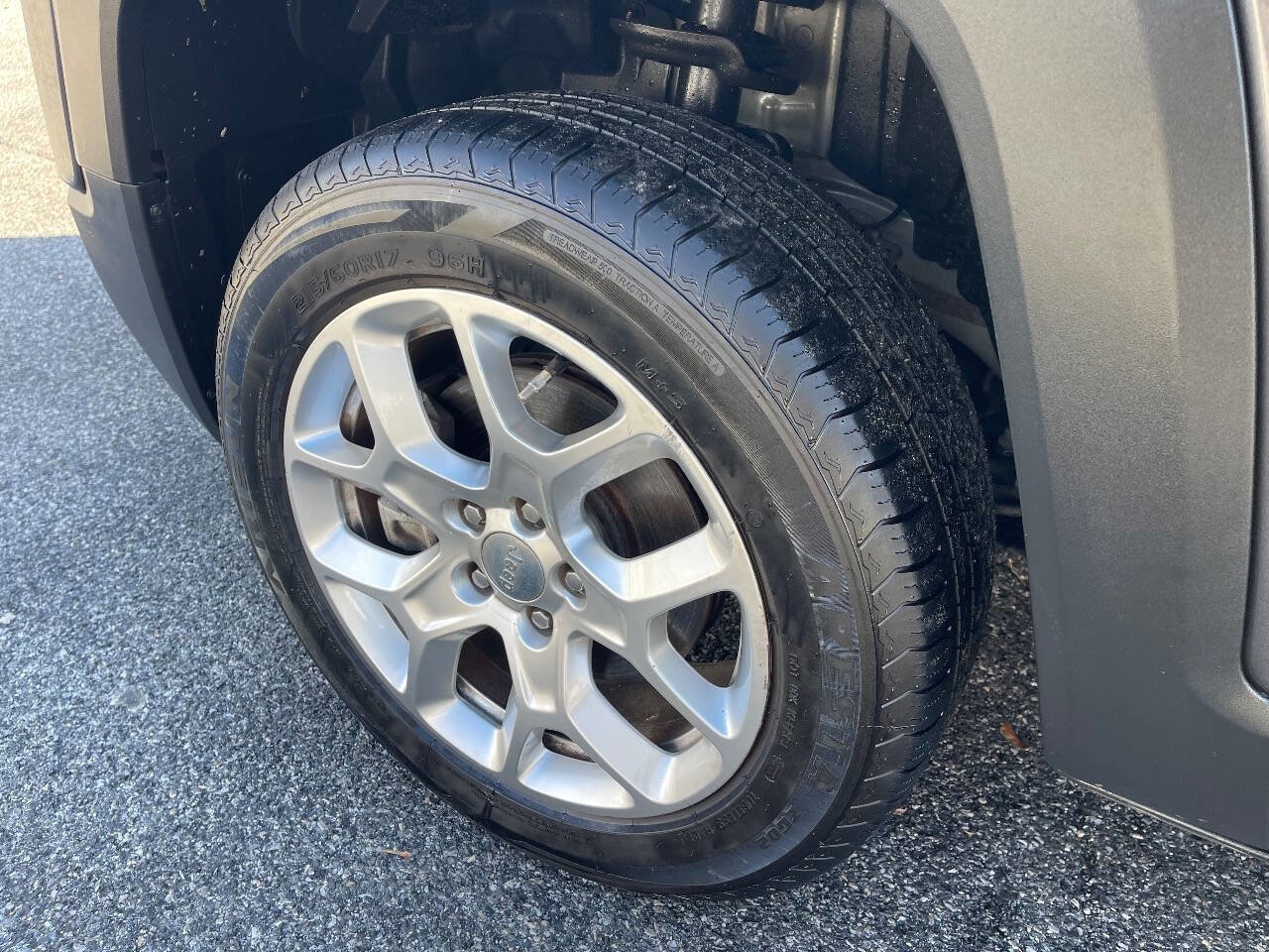 Used 2018 Jeep Renegade Latitude image 37