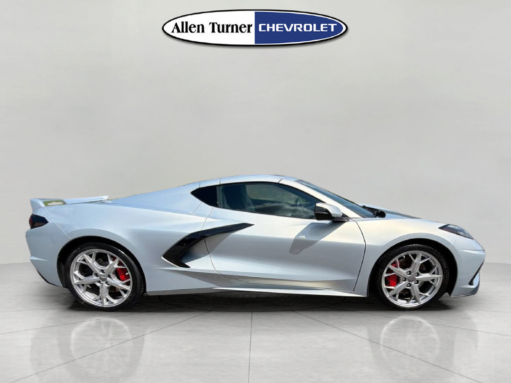 Used 2021 Chevrolet Corvette Stingray Preferred Cpe w/ Z51 Performance Package RWD image 3