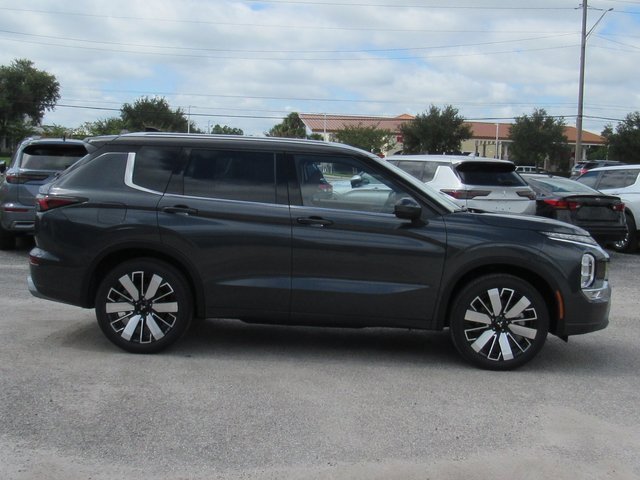 New 2025 Mitsubishi Outlander SEL image 2