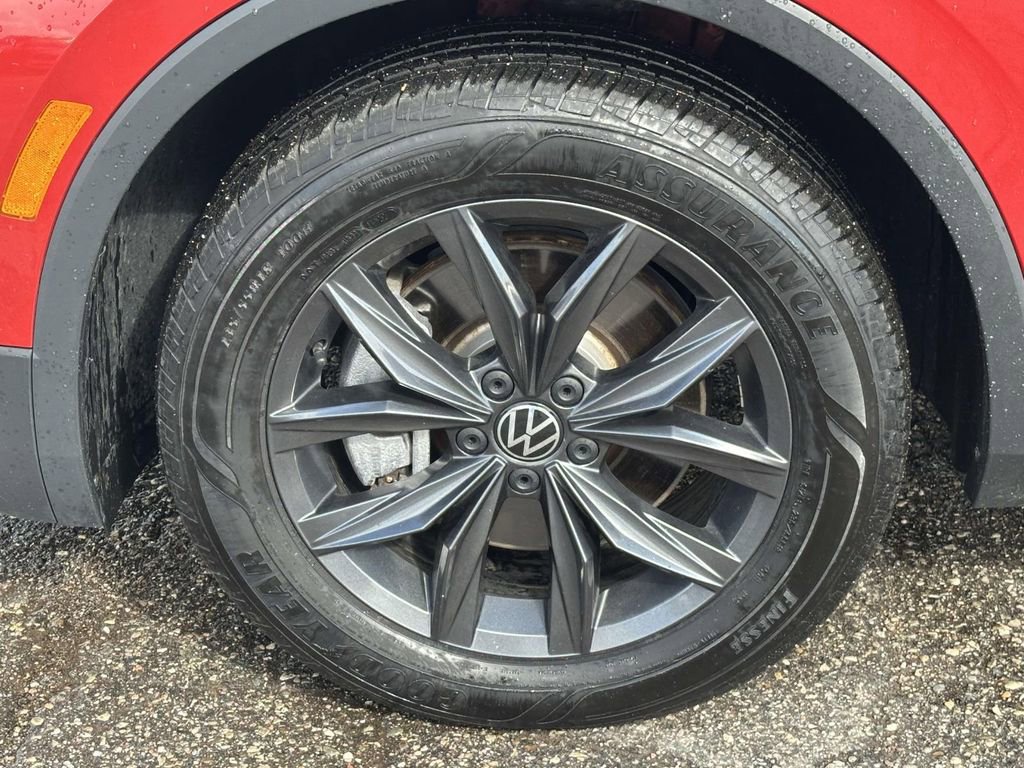 Certified 2023 Volkswagen Tiguan SE w/ Panoramic Sunroof Package image 9