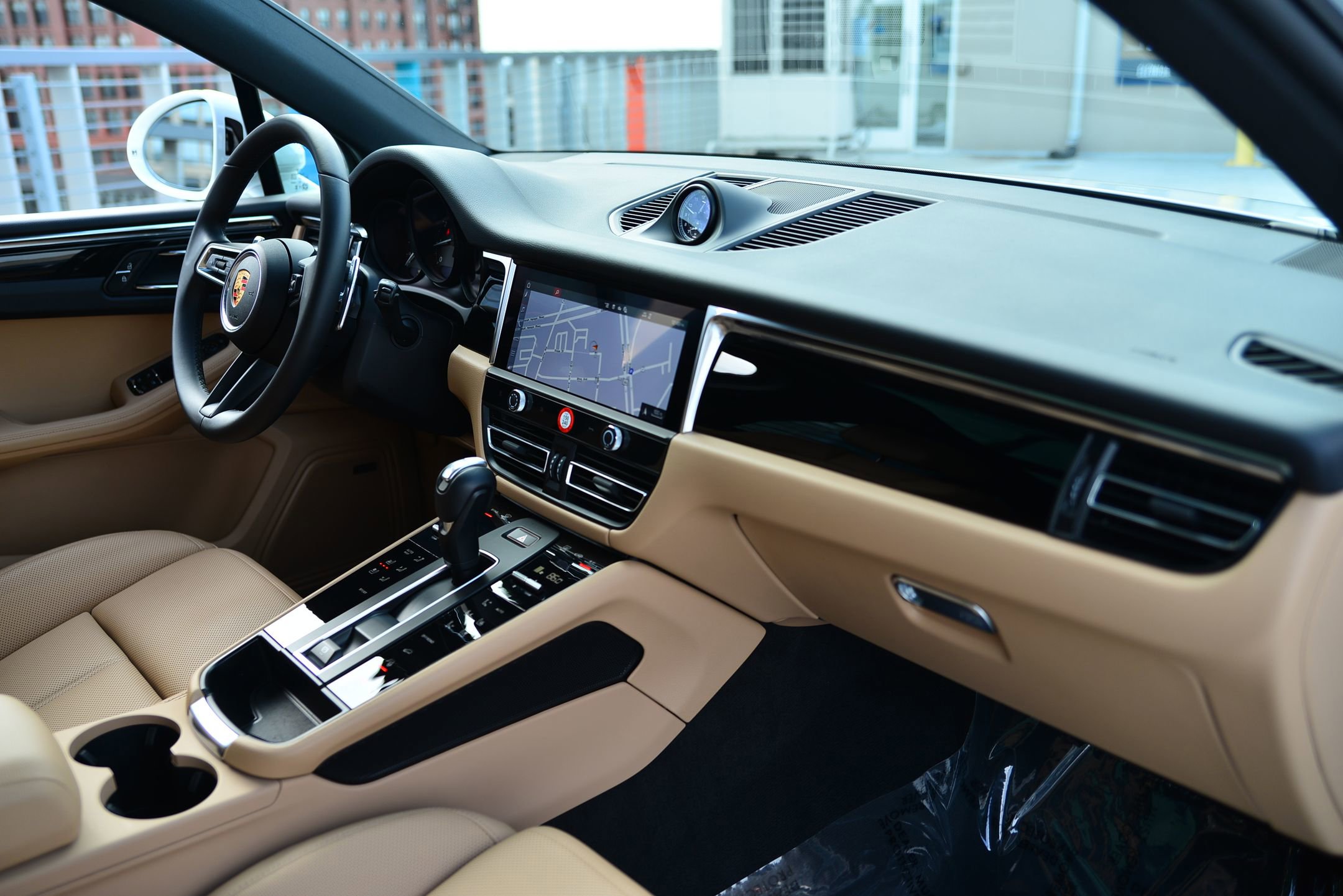 Certified 2025 Porsche Macan image 25