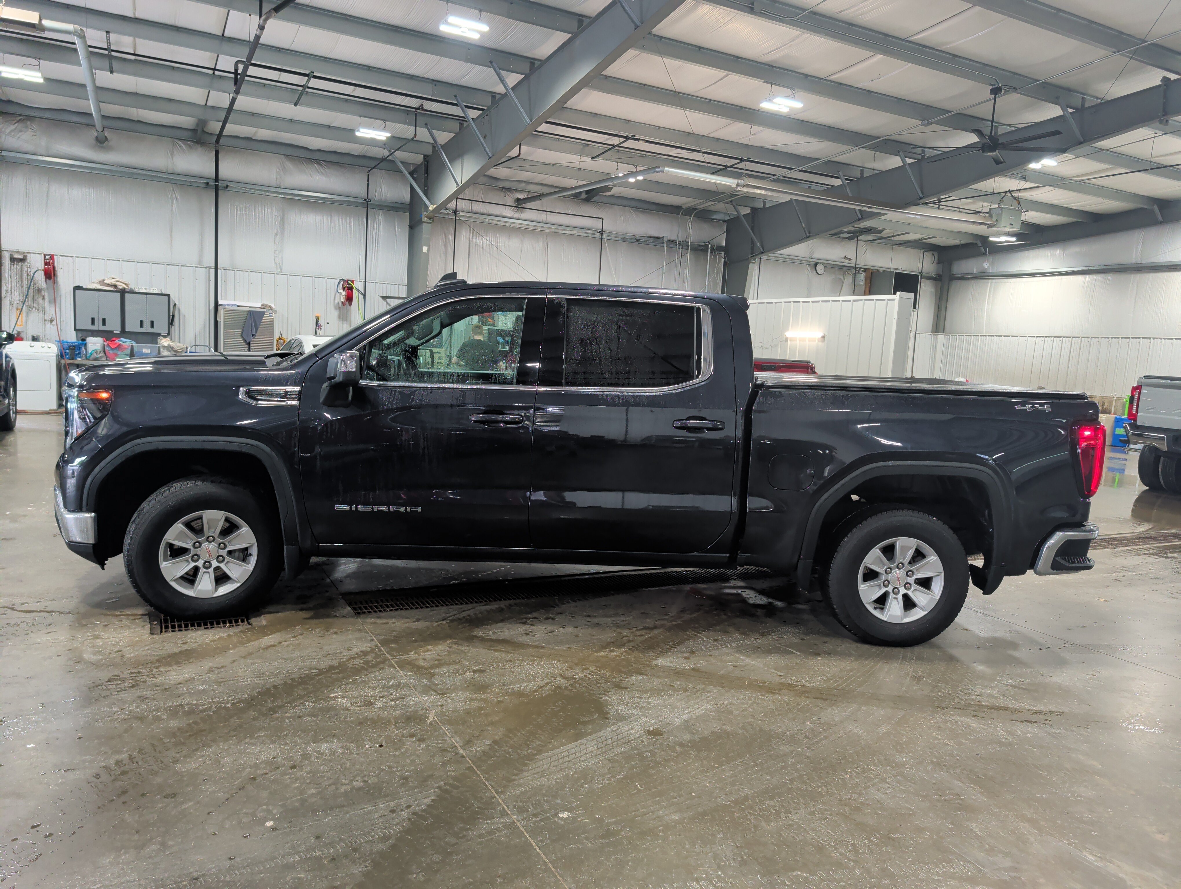 Used 2023 GMC Sierra 1500 SLE AWD/4WD image 5
