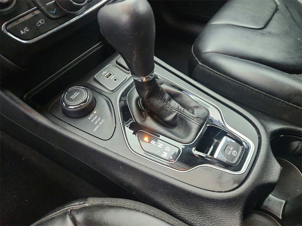 Used 2019 Jeep Cherokee Latitude Plus image 15