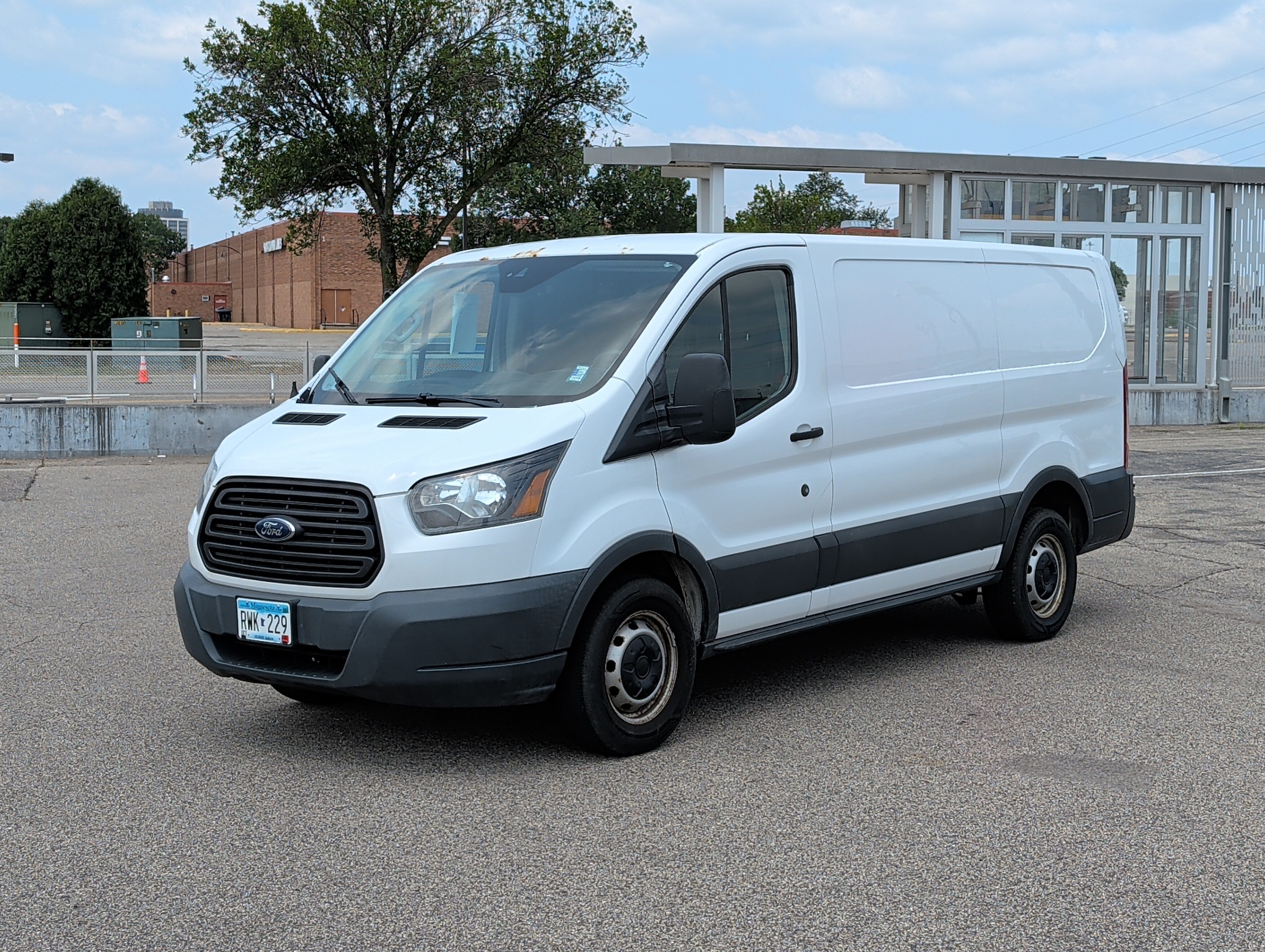 Used 2017 Ford Transit 150 130 Low Roof RWD image 2