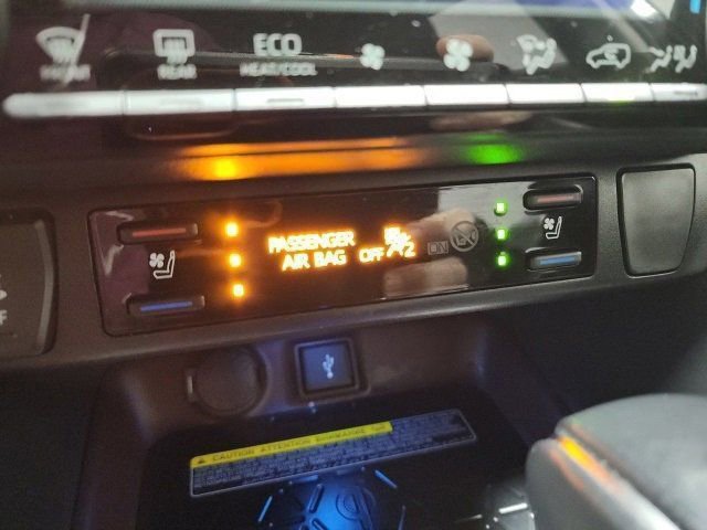 Used 2020 Toyota RAV4 Limited image 36