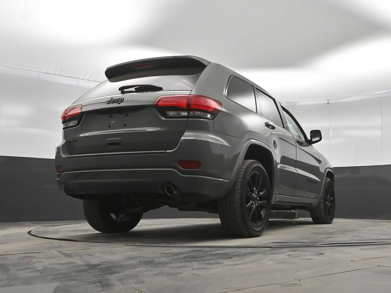 Used 2019 Jeep Grand Cherokee Altitude image 36