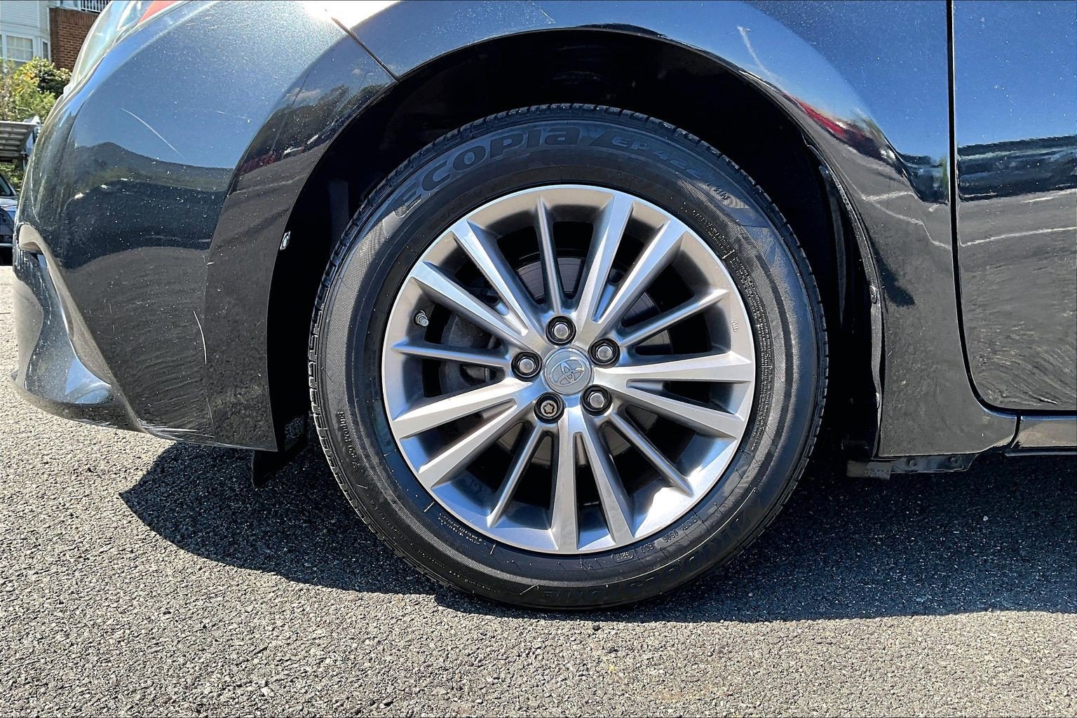Used 2015 Toyota Corolla LE image 9