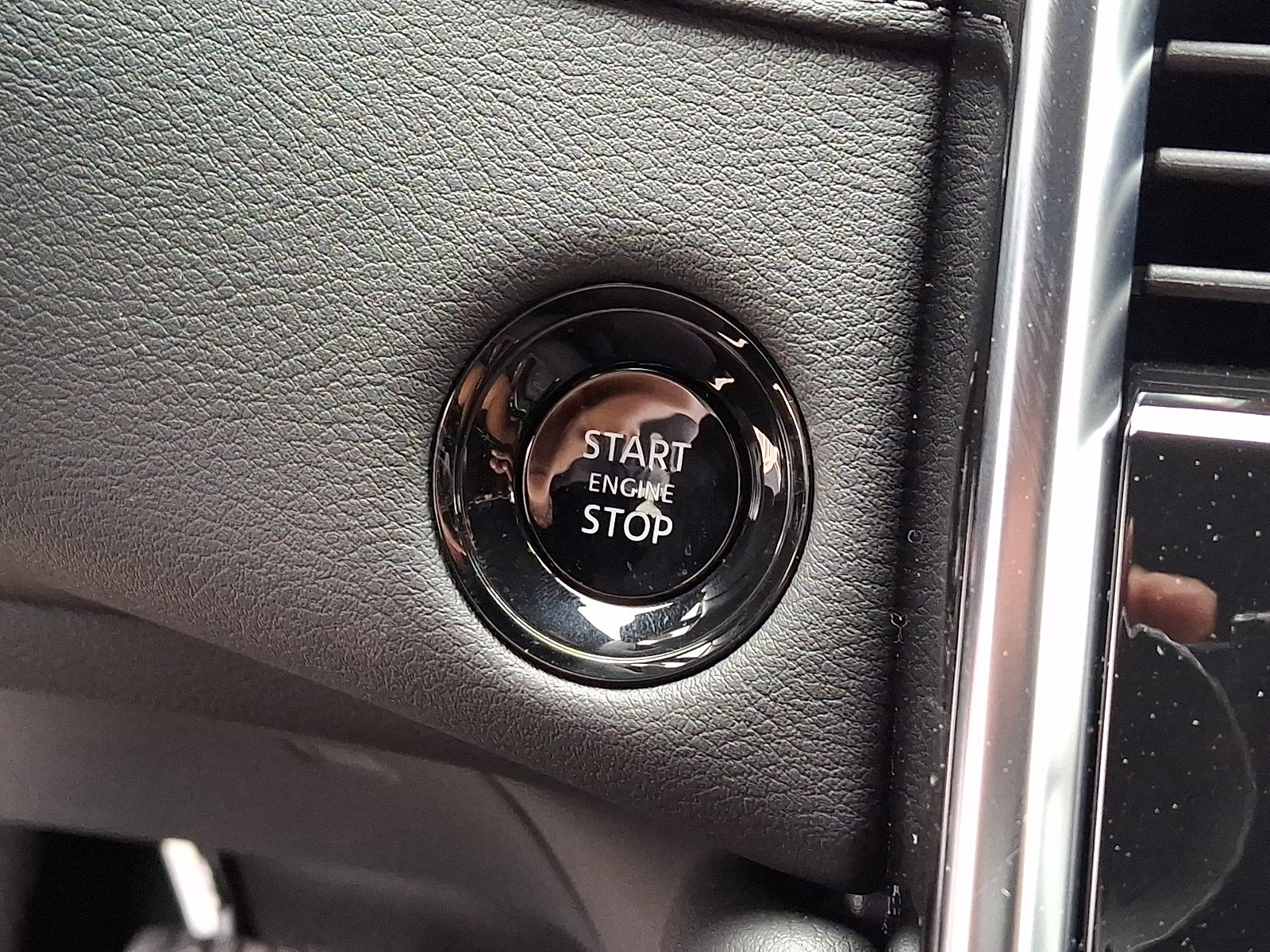 New 2026 Nissan Armada SL w/ Captain's Chari Seat Package AWD/4WD image 19