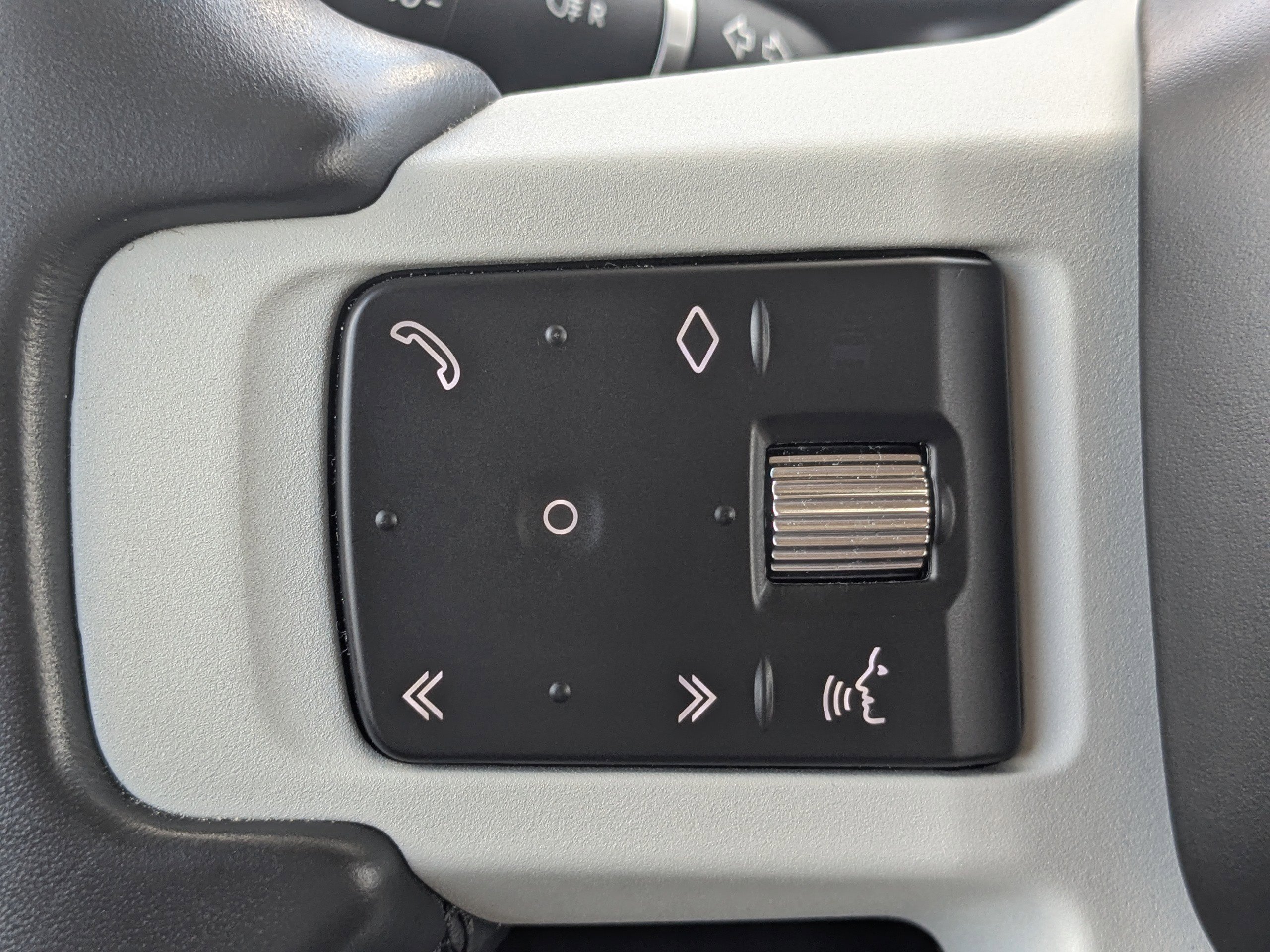 Used 2023 Land Rover Defender 130 First Edition image 28