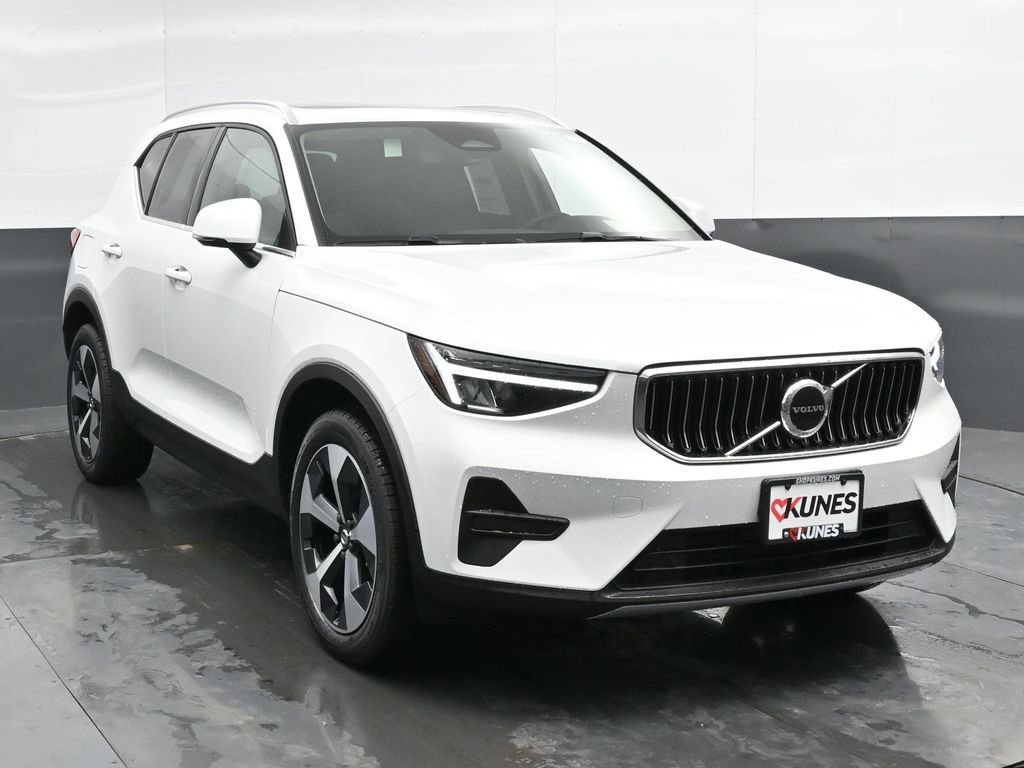 New 2025 Volvo XC40 B5 Core w/ Protection Package Premier image 4