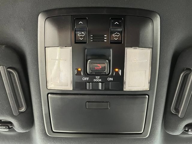 Used 2023 Lexus GX 460 Premium w/ Accessory Package AWD/4WD image 18