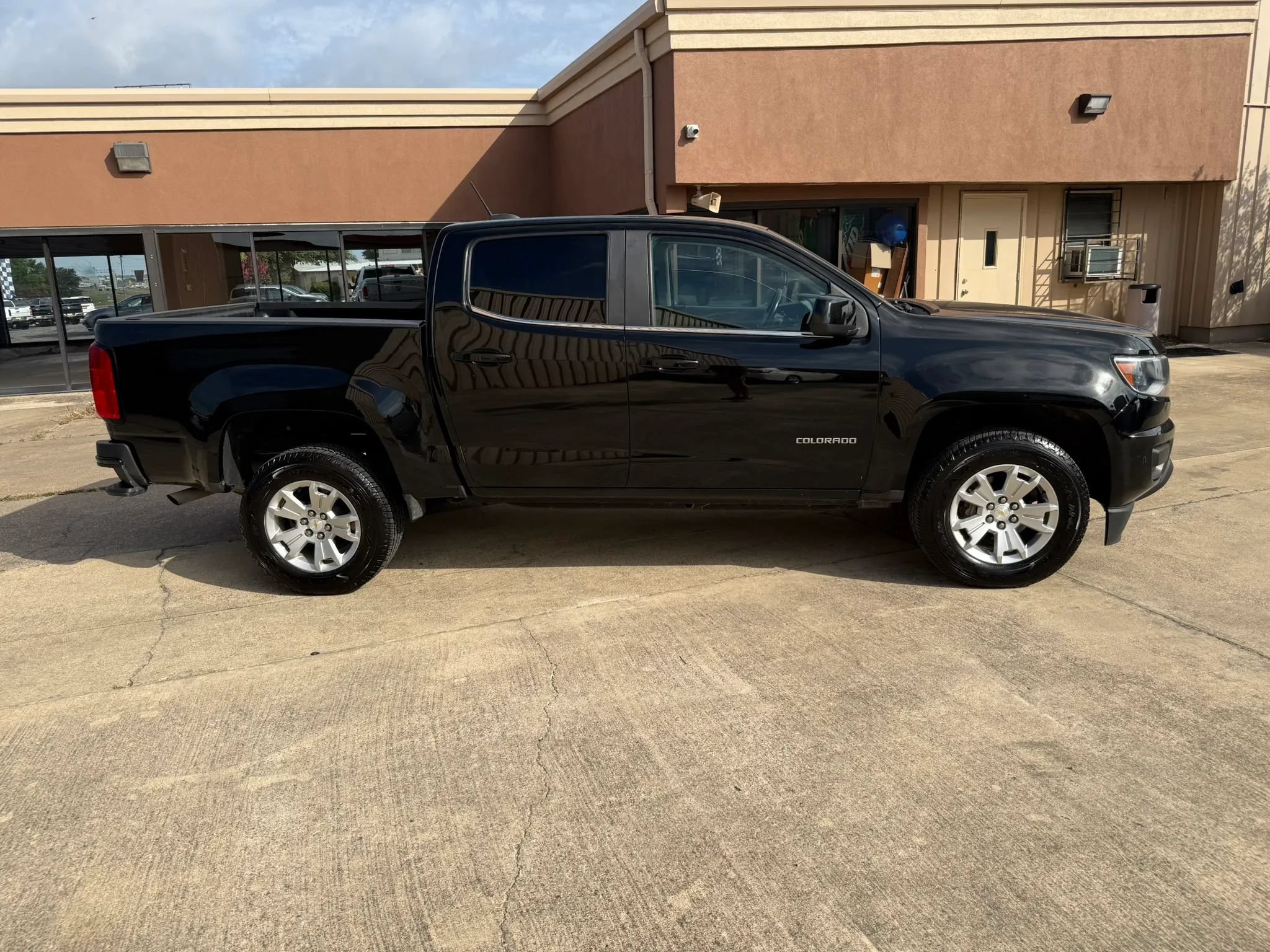 Used 2017 Chevrolet Colorado LT RWD image 4