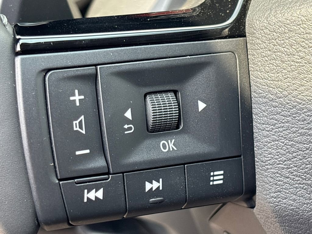 Used 2025 Nissan Rogue SL AWD/4WD image 27