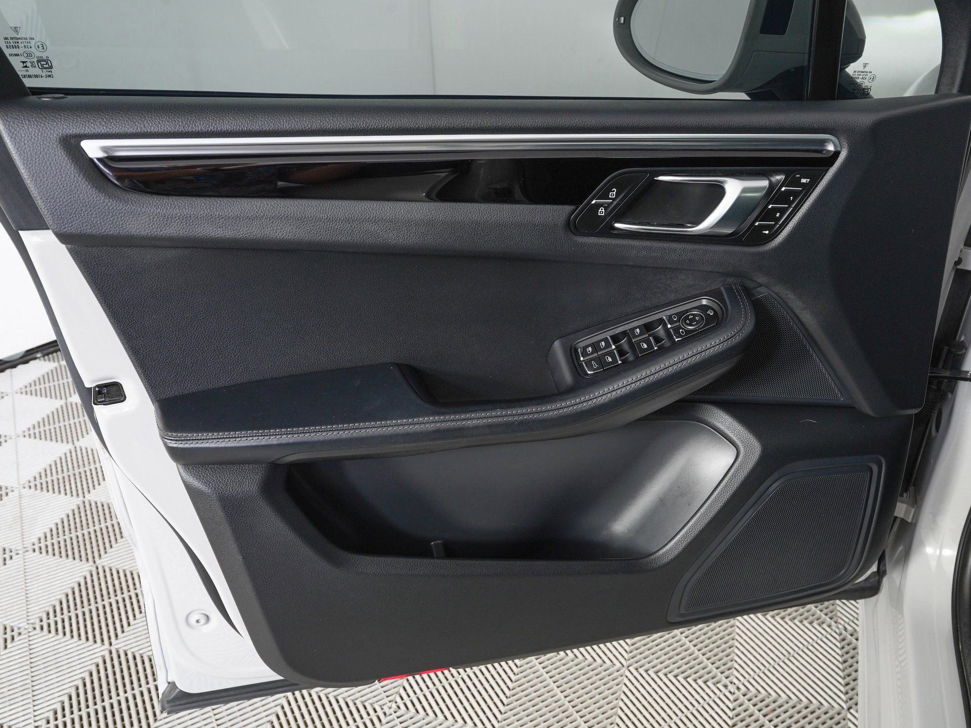 Used 2024 Porsche Macan S image 16