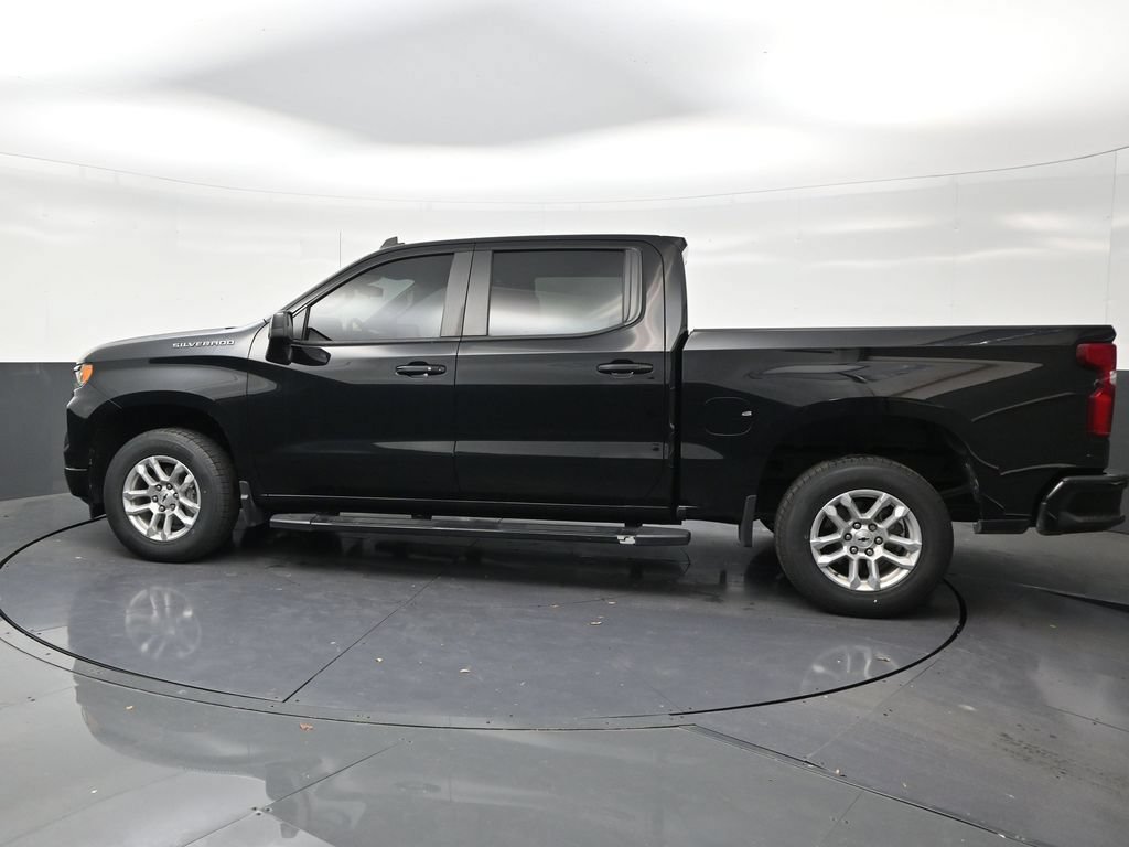 Used 2023 Chevrolet Silverado 1500 RST RWD image 2