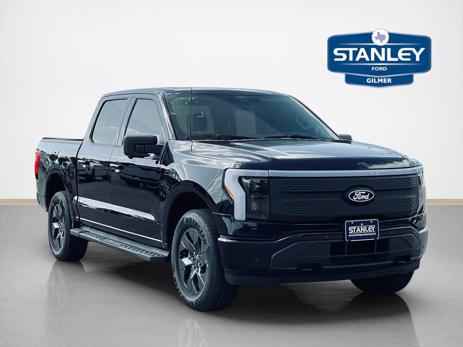 New 2025 Ford F150 Lightning Flash AWD/4WD image 1