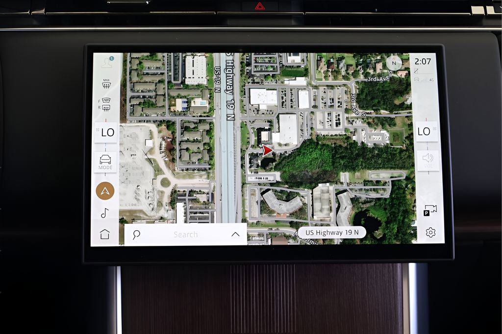 Used 2024 Land Rover Range Rover Autobiography image 16