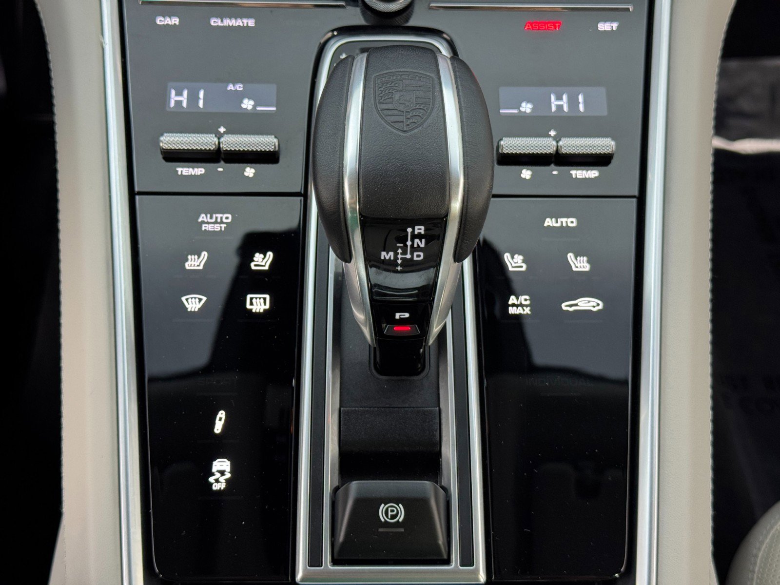 Used 2023 Porsche Panamera Platinum Edition image 33