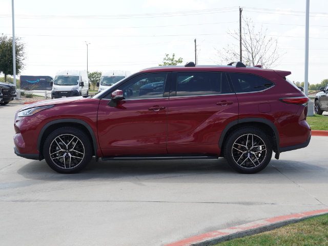 Used 2021 Toyota Highlander Limited FWD image 3
