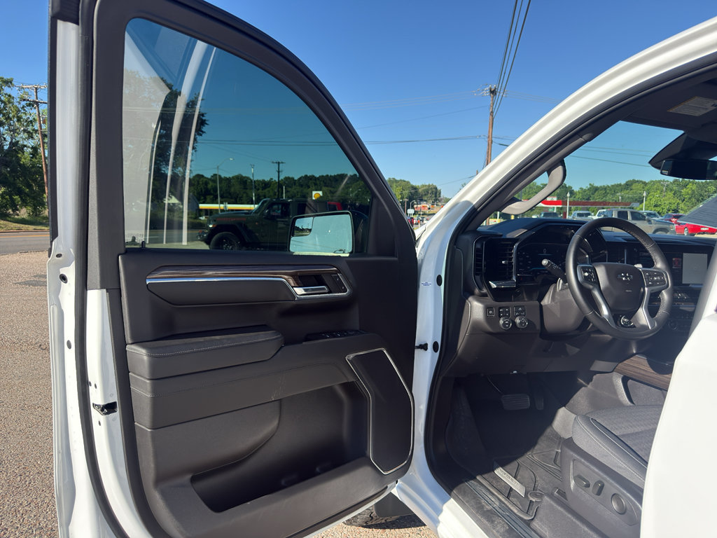 Used 2024 Chevrolet Silverado 1500 LT Trail Boss w/ Protection Package AWD/4WD image 6