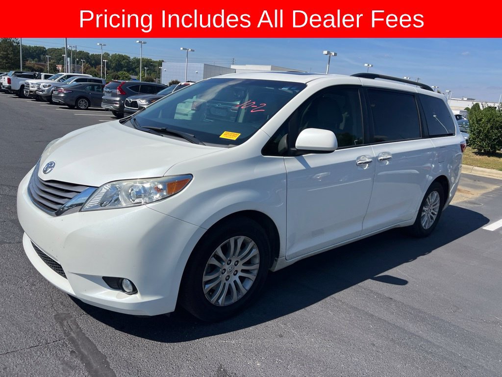 Used 2017 Toyota Sienna XLE FWD image 6