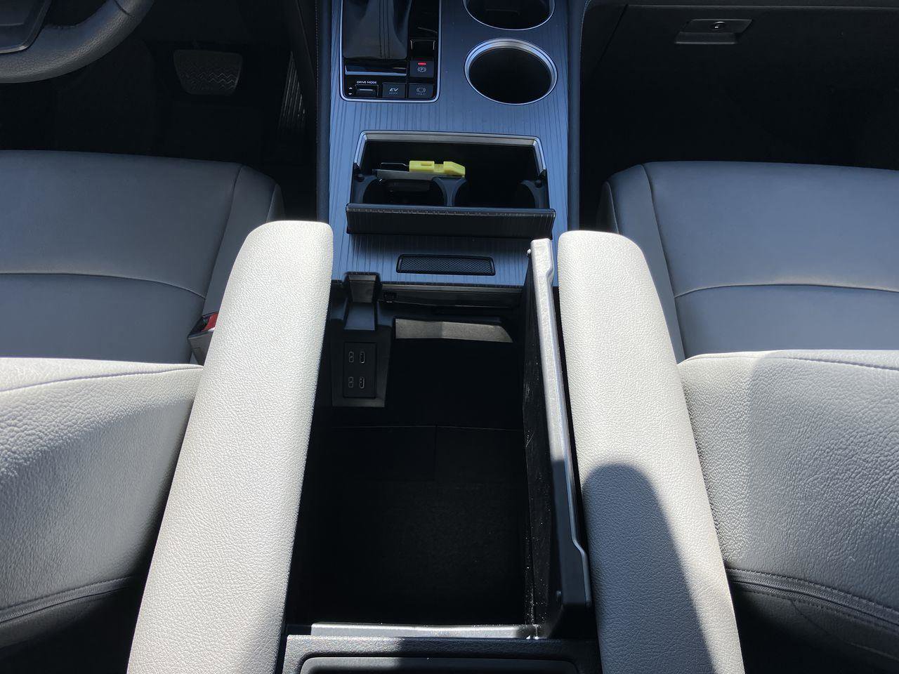 Used 2025 Toyota Sienna XLE image 17