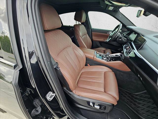 Used 2022 BMW X6 M50i w/ Executive Package image 21