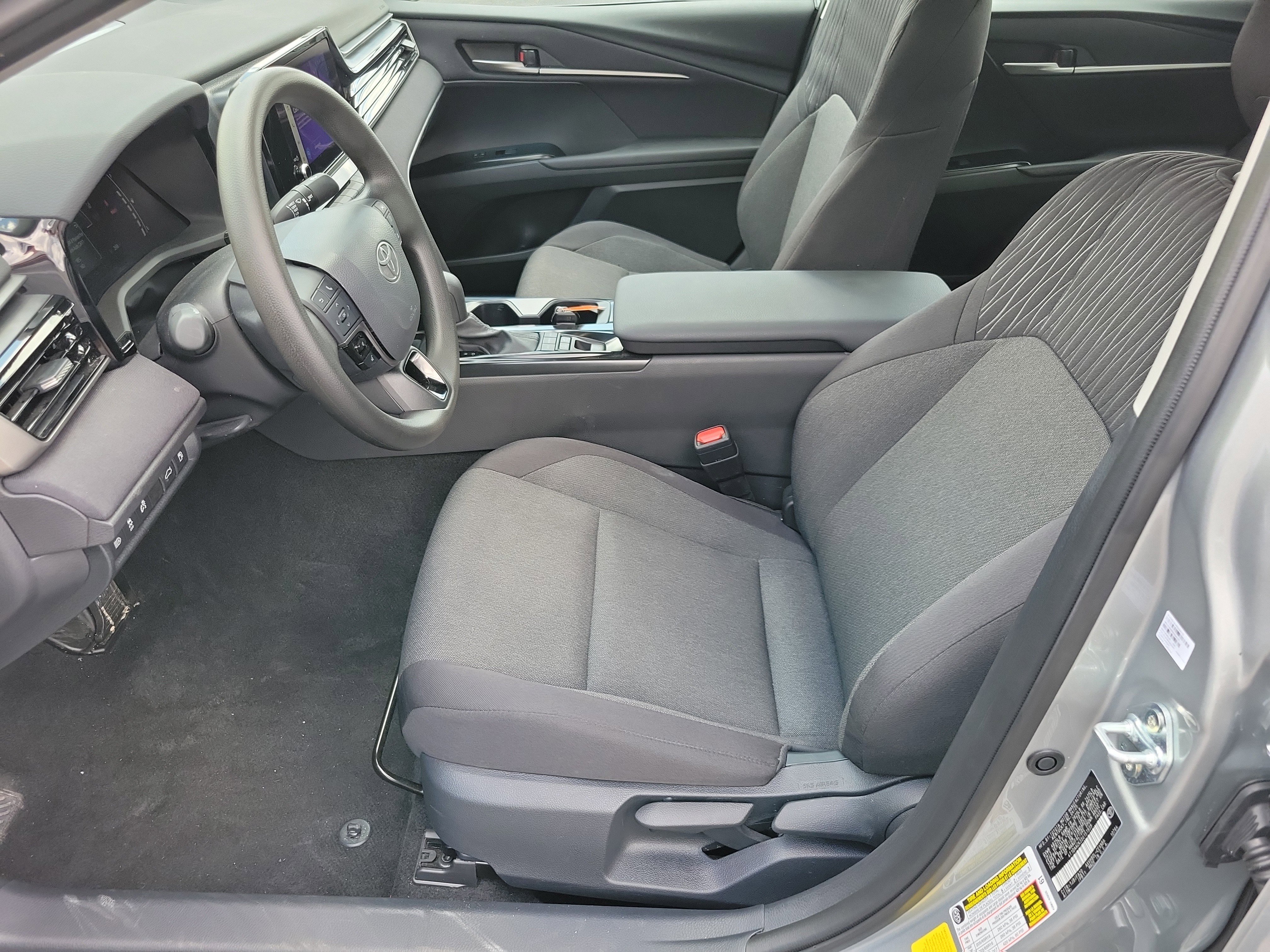 Used 2025 Toyota Camry LE image 3