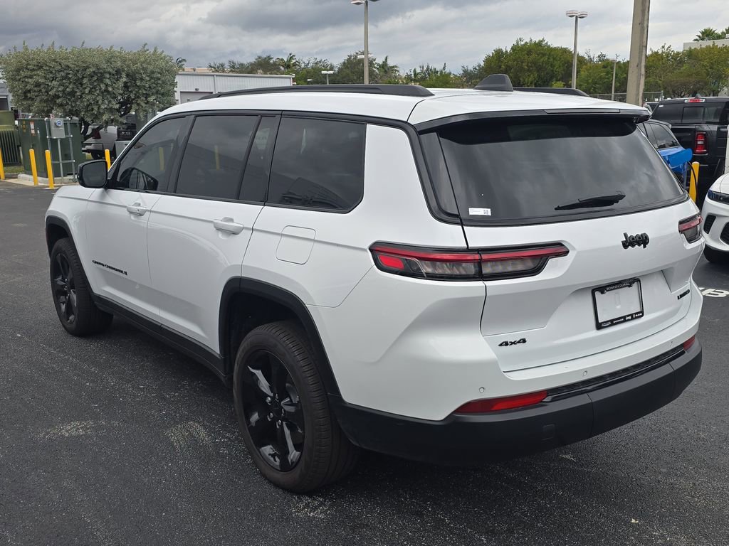 Used 2025 Jeep Grand Cherokee L Limited w/ Black Appearance Package image 4