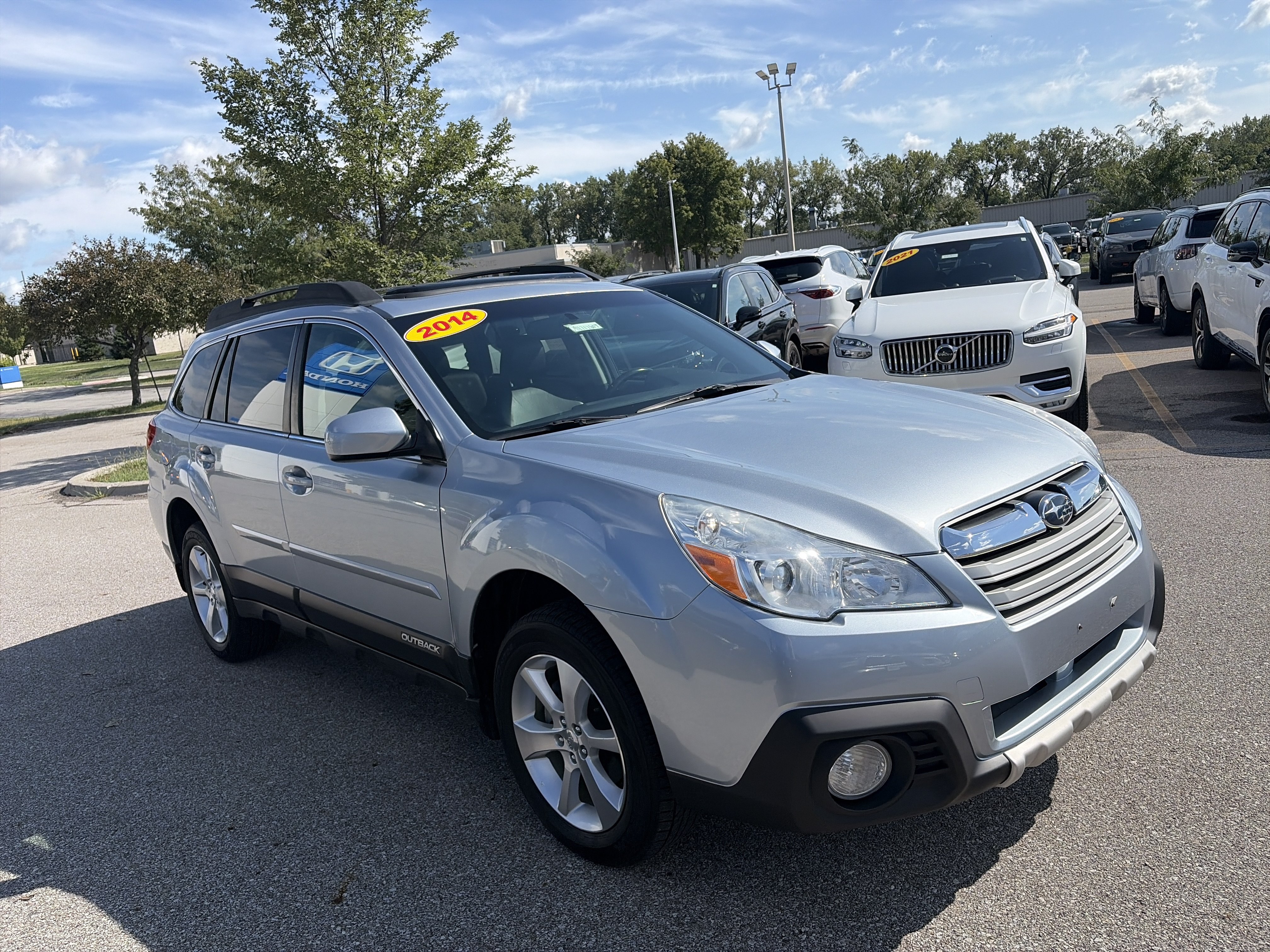Used 2014 Subaru Outback 2.5i Limited AWD/4WD image 3