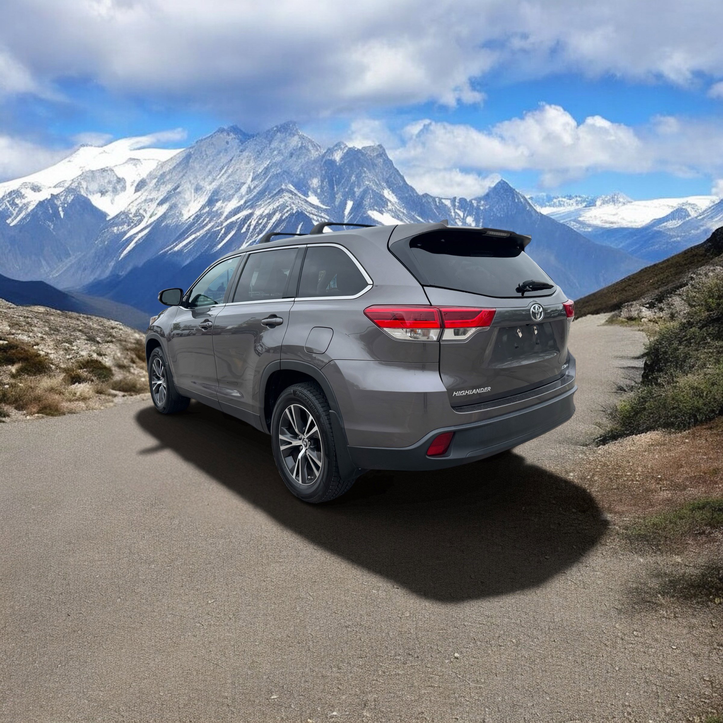 Certified 2019 Toyota Highlander Plus AWD/4WD image 3