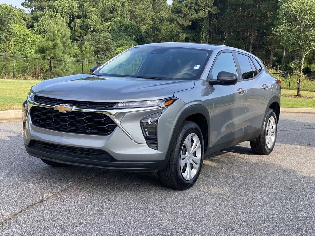 Used 2026 Chevrolet Trax LS FWD image 9