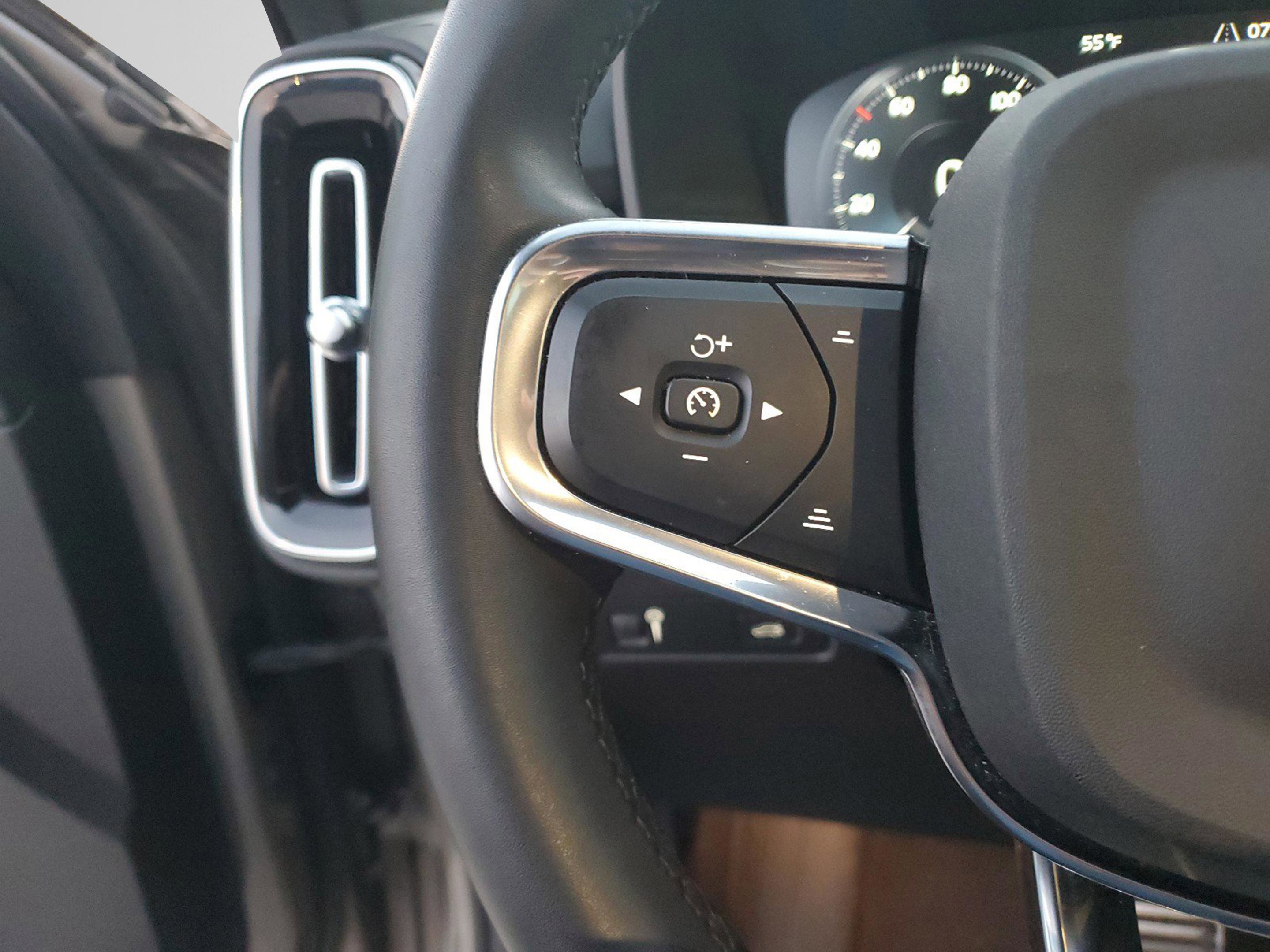 Used 2022 Volvo XC40 T5 R-Design w/ Advanced Package image 30